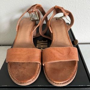 Women’s Frye leather sandals sz 7